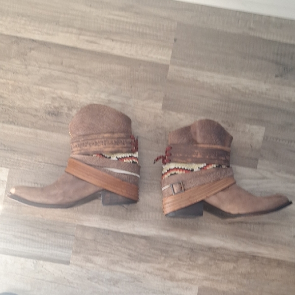 Freebird by Steven Brown/Tan " Mescal " Ankle Boots With Woven Accents 10 - Picture 6 of 8